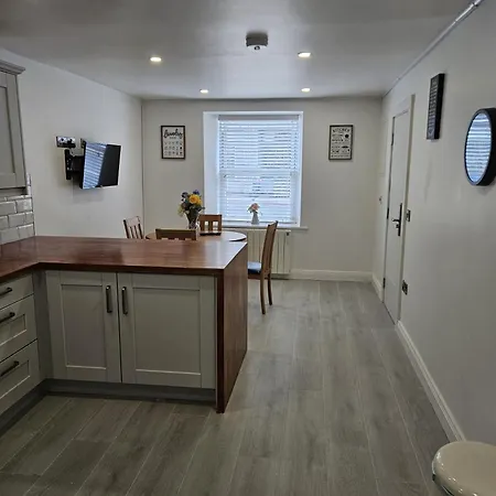 Number33 לינה וארוחת בוקר 3*